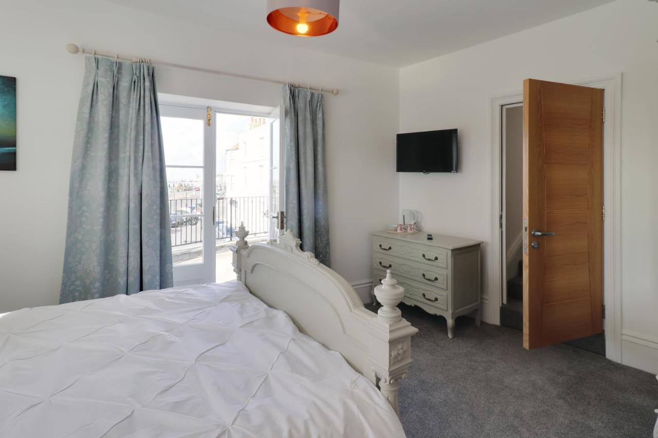 Master Accommodation Suite 2 Sea View With Balcony Гастингс Экстерьер фото
